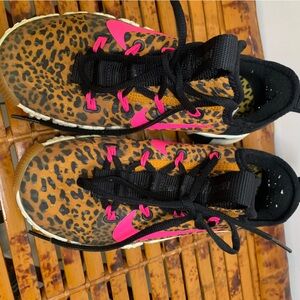 Women Nike Sneakers size 5 Metcon 3 Leopard Print Hot Pink